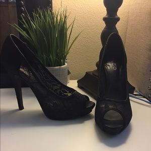 Aldo Lace peep toe pumps